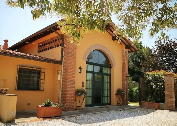 Borgo Studiati Residenza D'epoca Bed & Breakfast 4*