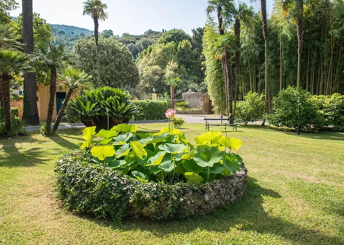 Borgo Studiati Residenza D'epoca Bed & Breakfast 4*